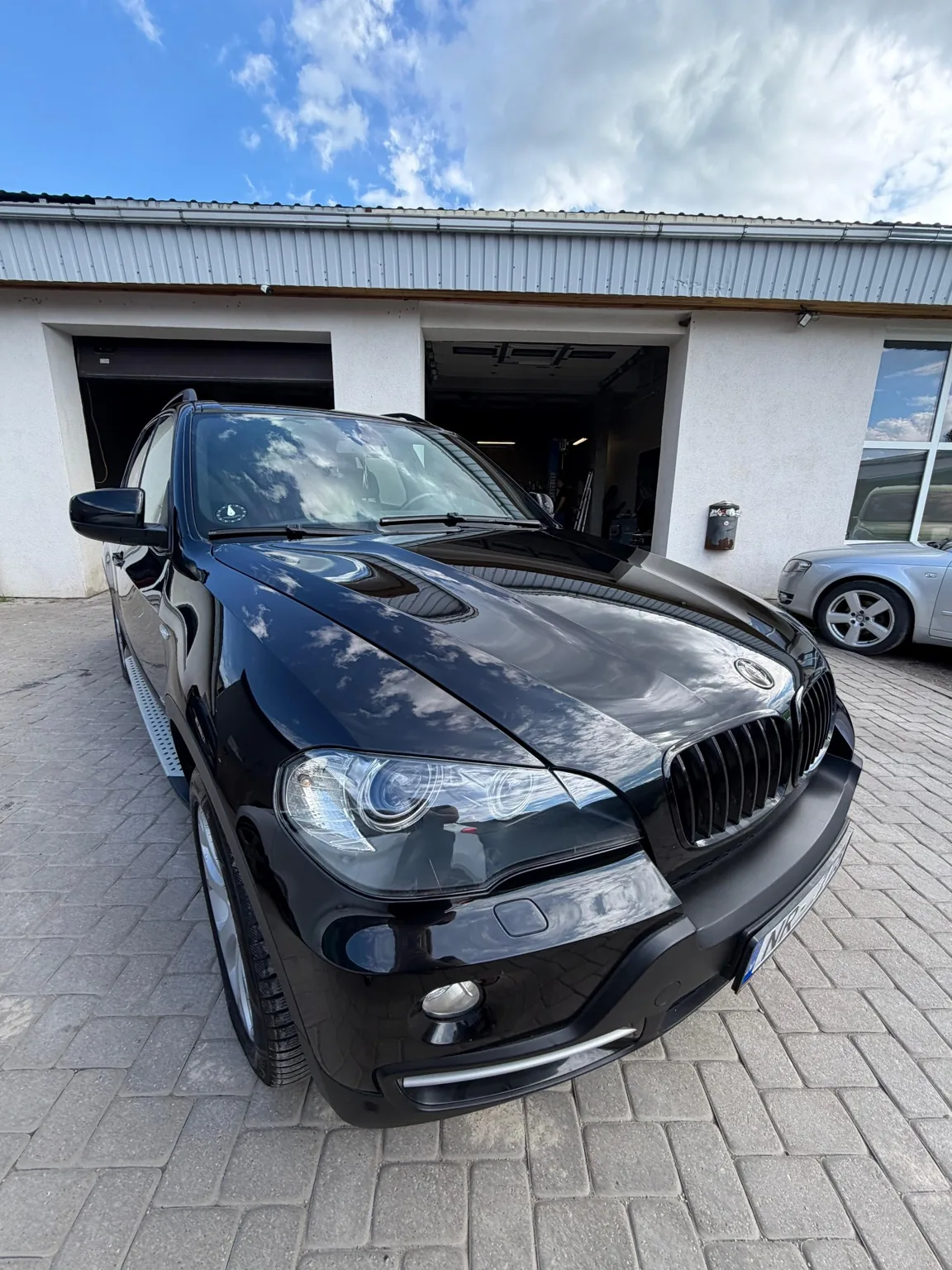 BMW X5 pēc virsbūves kopšanas