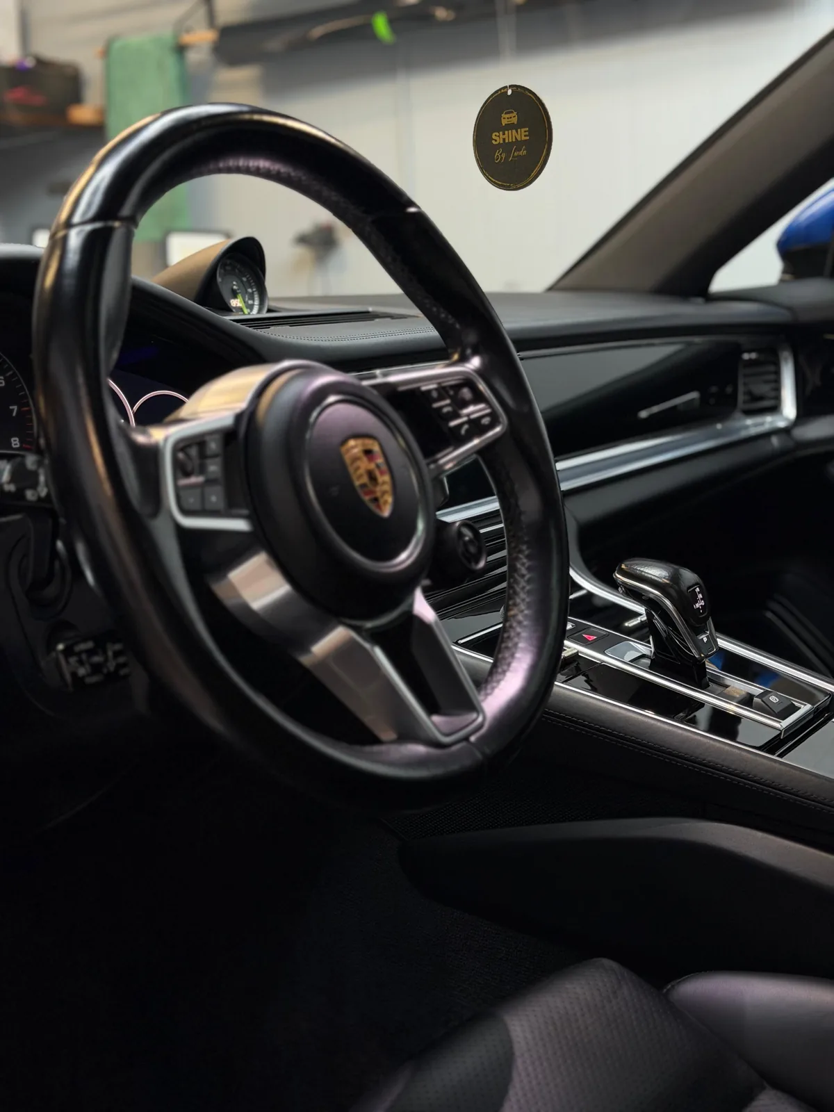 Porsche interjera detaļas pēc kopšanas